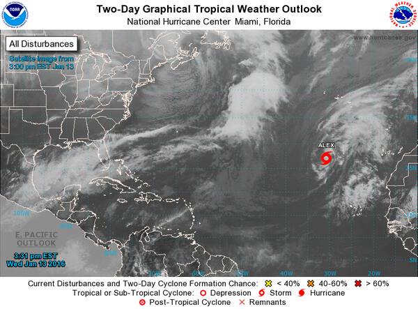 Alex se convierte en huracán en el Atlántico2