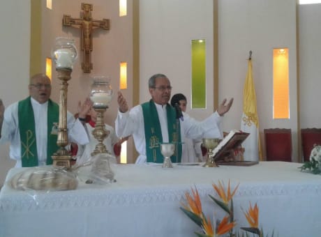 Padre Toñito Castro cumple 45 años de ordenación sacerdotal