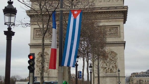 Raúl Castro inicia histórica visita a Francia