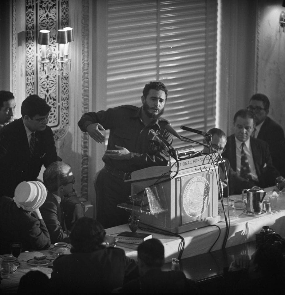 20 de abril de 1959, el líder cubano Fidel Castro habla durante un almuerzo del National Press Club en Washington, D.C. 