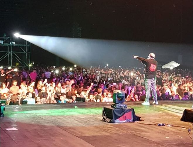 El rapero Bad Bunny sufrió una estrepitosa caída en Panamá