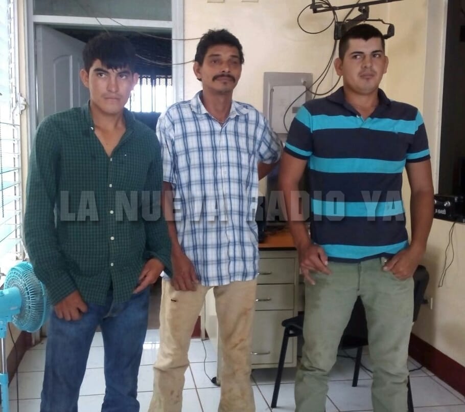 Los detenidos Nery Torres Zeledón, de 40 años, y los hermanos Juan y Eyner Cruz