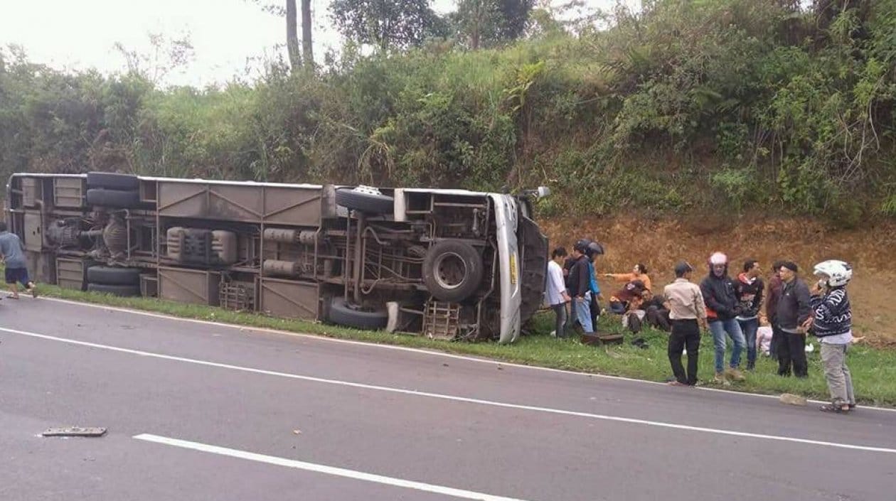 27 muertos deja accidente de bus en Indonesia