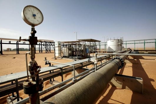 3 personas mueren al estrellarse un avión en un campo petrolífero en Libia