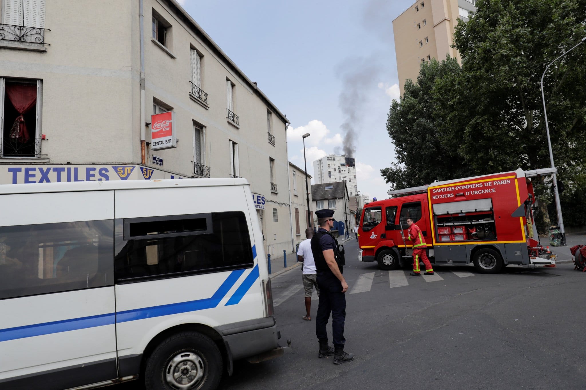 Incendio en París deja varias personas graves