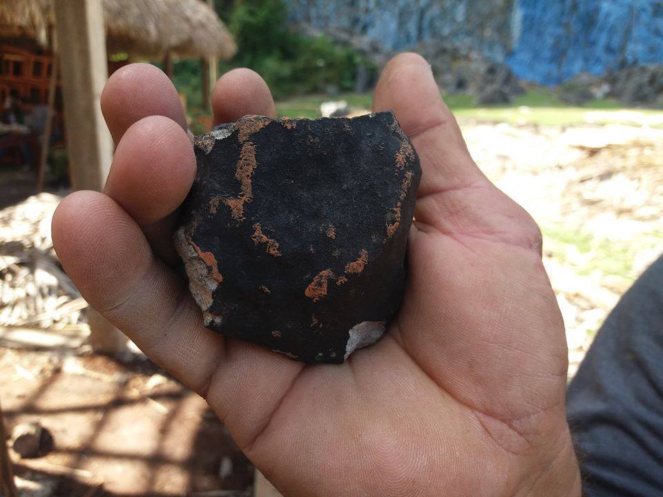 En Viñales cayeron piedras negras de unos 7 cm de radio luego de un gran estruendo