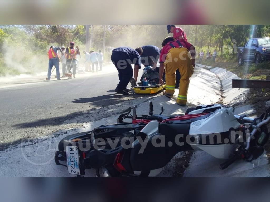 Motociclista se accidentó por culpa de aceite en la vía