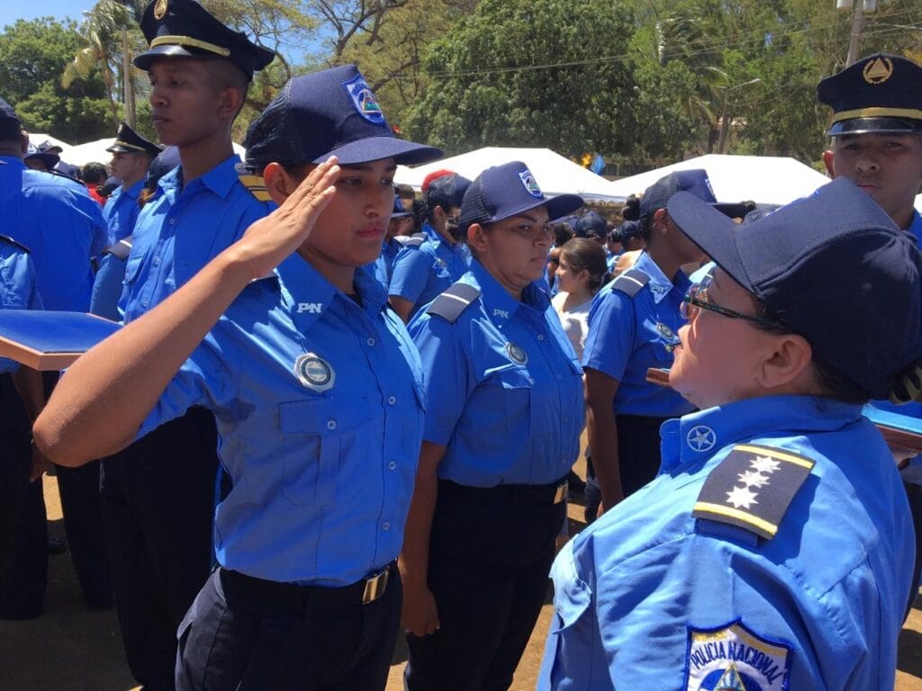 Nicaragua gradúa a nuevos policías 