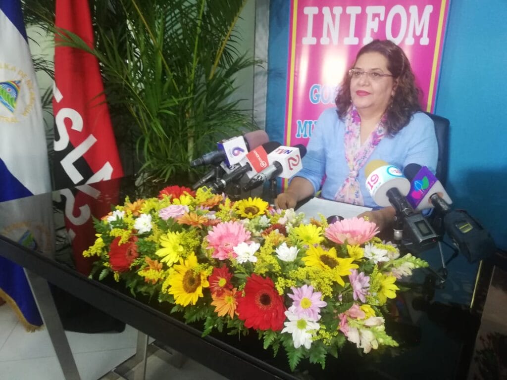 La compañera Giomar Irías, presidenta de INIFOM