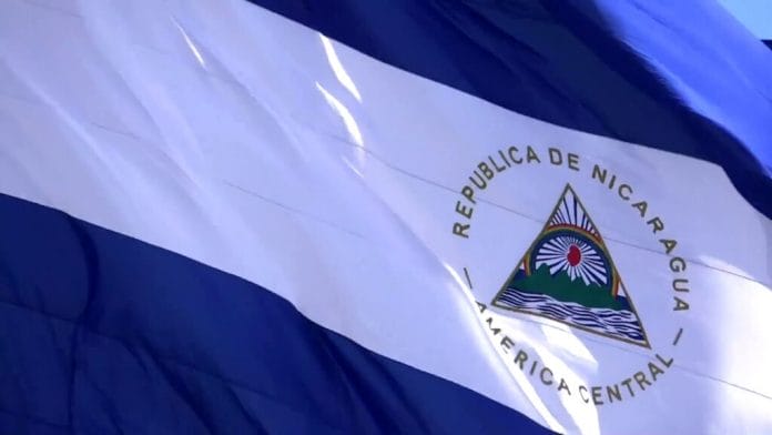 Bandera azul y blanco de nicaragua