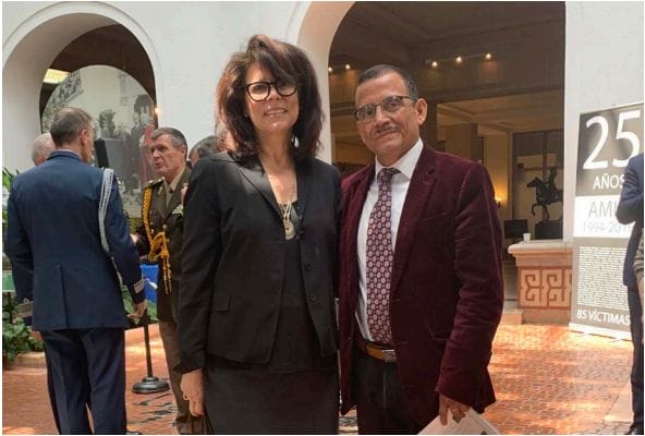 El Embajador de Nicaragua Luis Alvarado saluda a la Directora Ejecutiva del Congreso Judío Mundial, Betty Ehrenberg