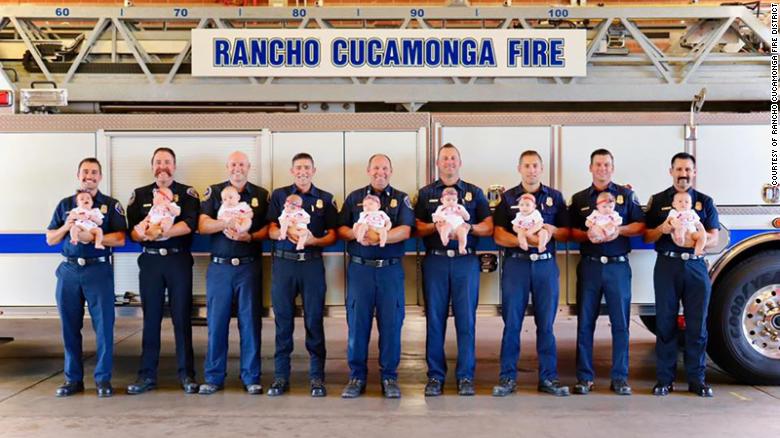 Nueve bebés nuevos en este departamento de bomberos