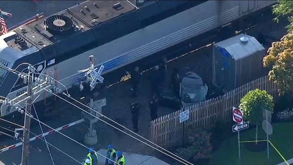 Dos personas resultan graves al chocar un tren contra un automóvil en Nueva Jersey