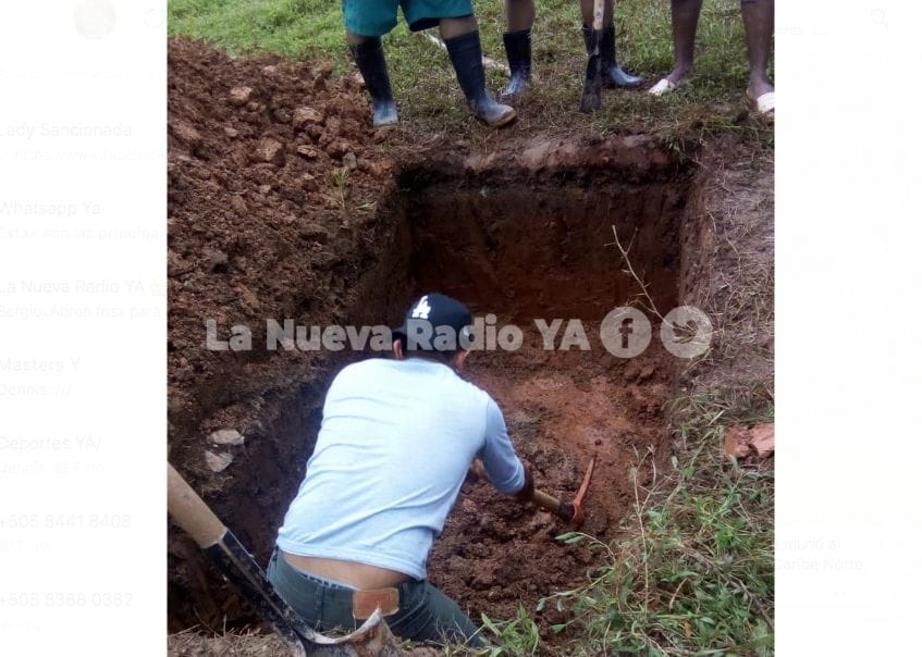 En esta fosa fue sepultado el desconocido que murió al caer en un cráter de 60 metros de profundidad en Bonanza