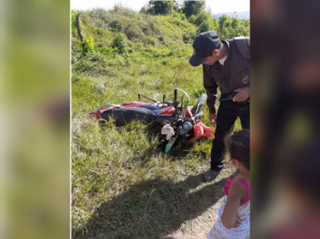 Una mujer murió durante una competencia ilegal de motos en Bonanza. Foto Cortesía