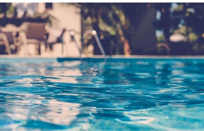 Un niño de 4 años se ahogó al resbalar accidentalmente en una piscina en Macuelizo