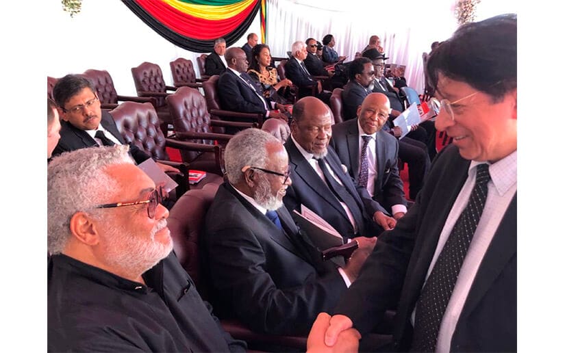 Presidente Dambudzo Mnangagwa junto a Canciller Dennis Moncada