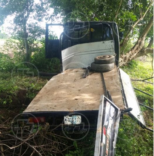 Carlos Chavarría murió luego que el camioncito en que viajaba se estrelló contra un árbol