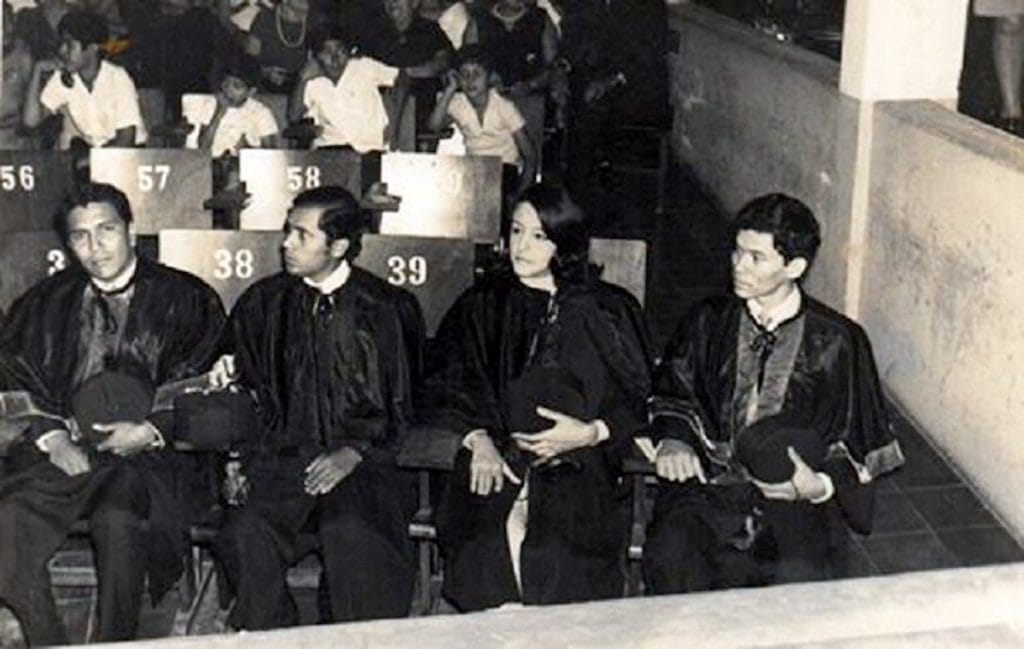 Los primeros arquitectos en la historia de Nicaragua: Mario Barahona Solís, Sandor Guillén Arancibia, Edgard Herrera Zuniga y Brenda Patricia Ortega Rodríguez. Año 1971