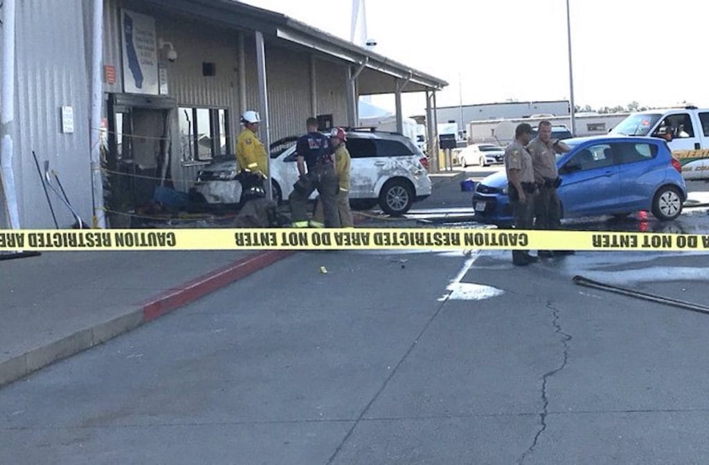 Dos personas murieron luego que un sujeto disparó dentro de un Centro de Distribución de Walmart, en California