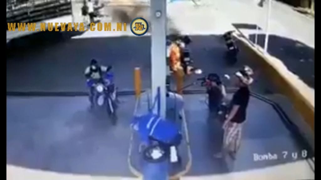 Una motocicleta se incendió este domingo en una gasolinera de Rivas
