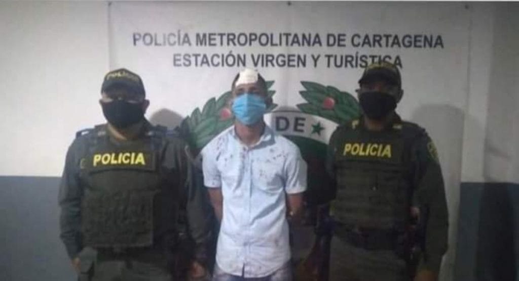 El delincuente neutralizado con un cilindro de gas fue prestando por la policía colombiana