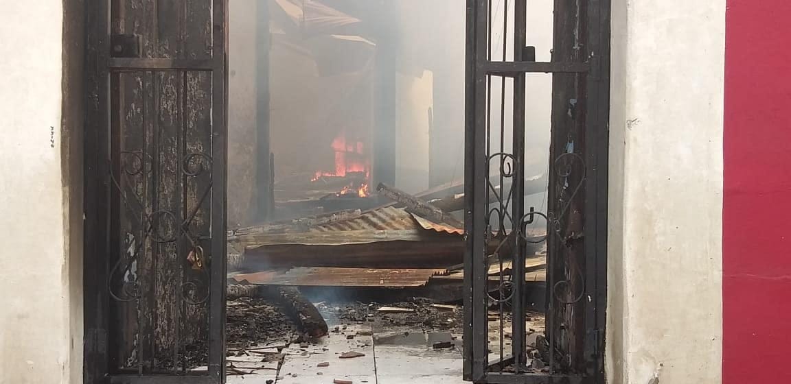 En menos de 24 horas, otro incendio arrasa con varios inmuebles en León