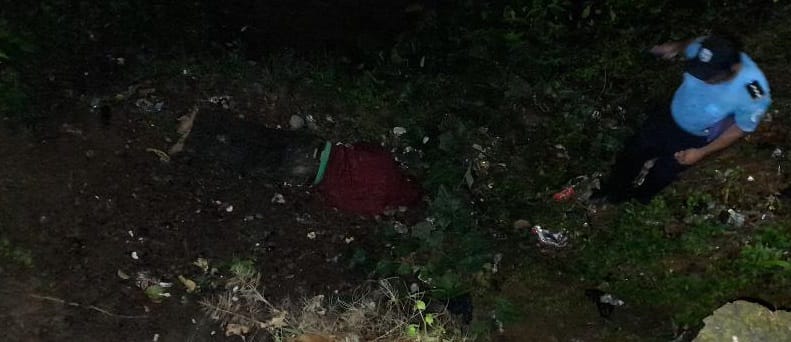 Tomador muere al caer al fondo de un cauce natural en Santo Domingo