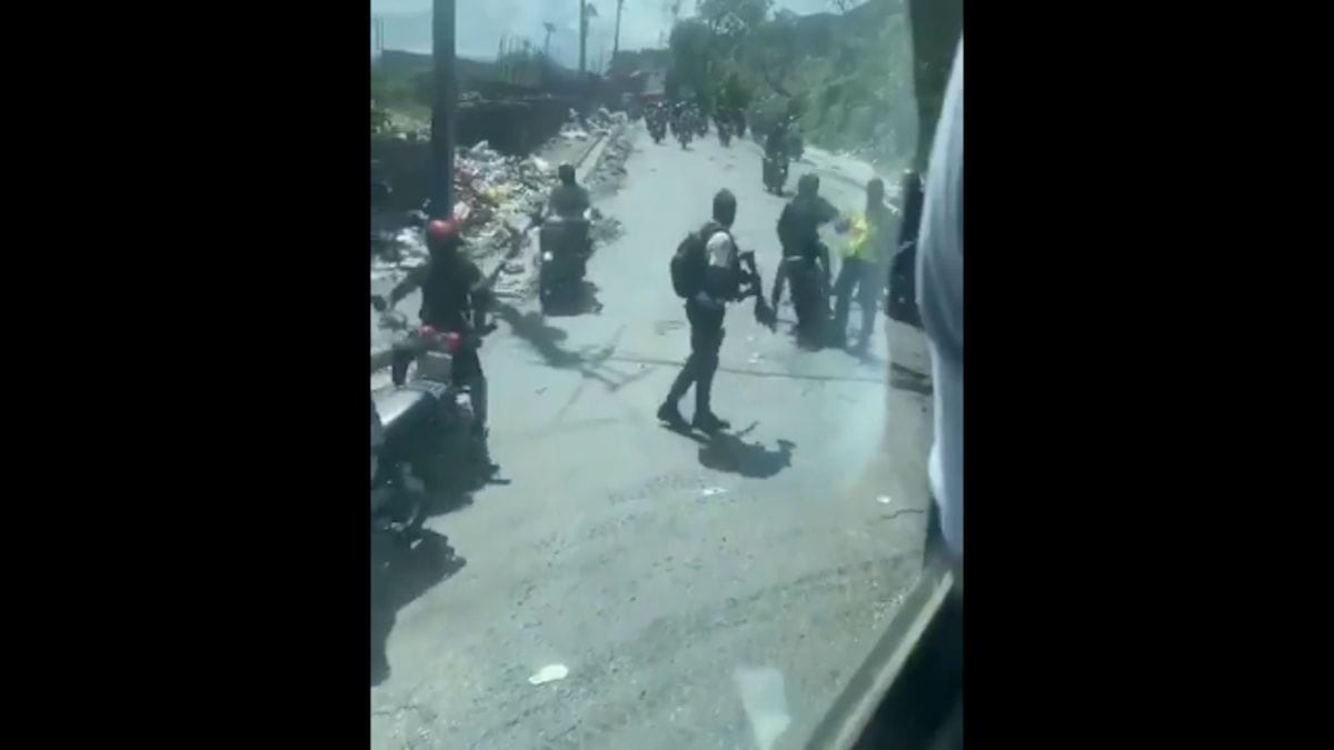 Un grupo de hombres armados interceptó el bus de la selección de Belice en Haití