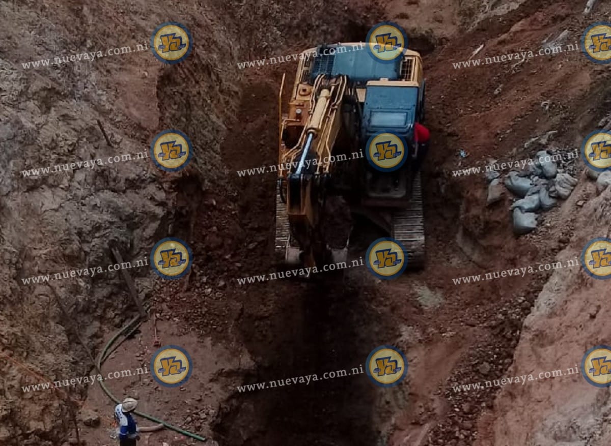 Derrumbe deja dos güiriseros atrapados en túnel de minería artesanal, en Río San Juan