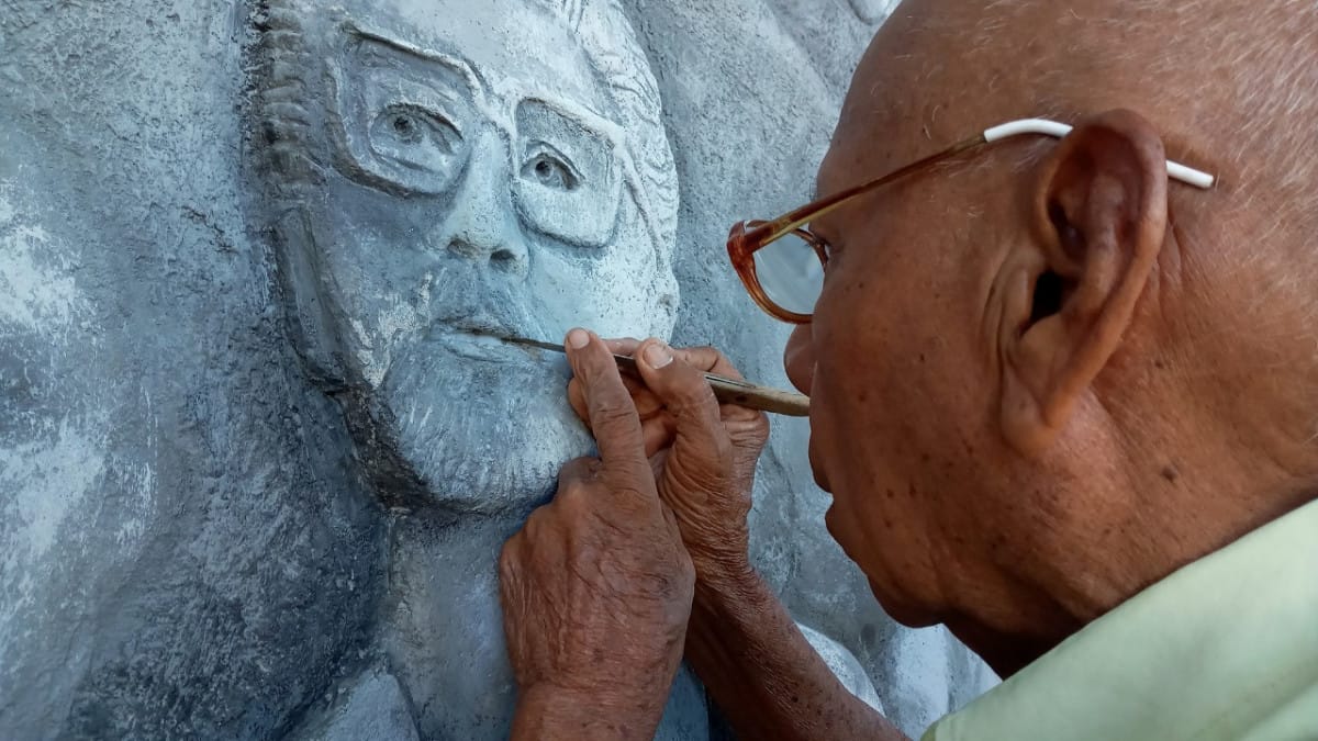 El pintor y escultor nicaragüense Arnoldo Guillén