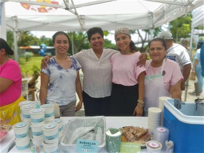 La Embajadora de Nicaragua en Panamá, Compañera Consuelo Sandoval, saludó a los Emprendedores y Compatriotas que asistieron a la Feria Gastronómica.