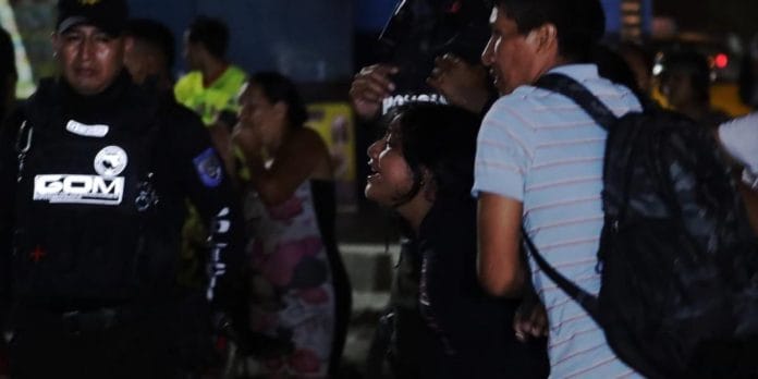 Cinco personas murieron baleadas cerca de un centro comercial en Ecuador