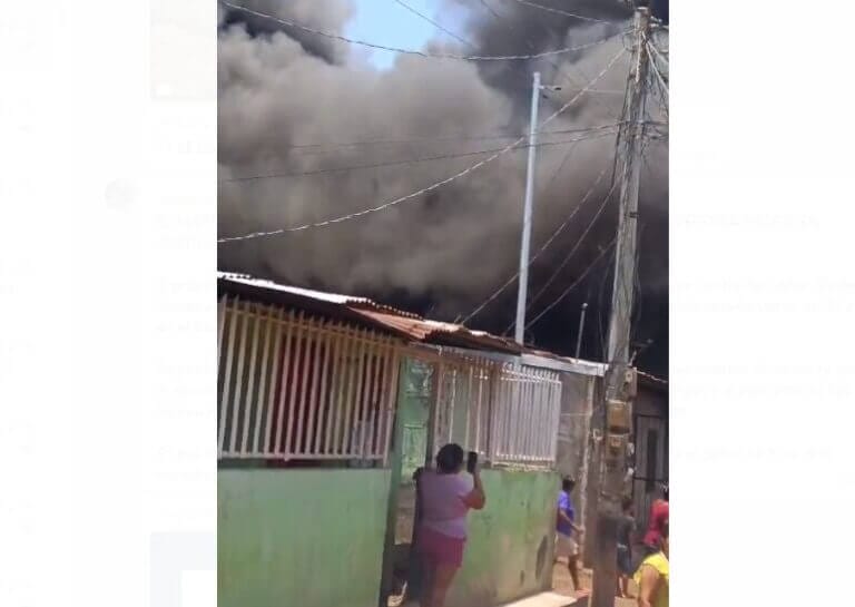 Incendio en barrio Jorge Dimitrov, en Managua, destruye tapiceria, 1 vivienda y mata a 2 monos