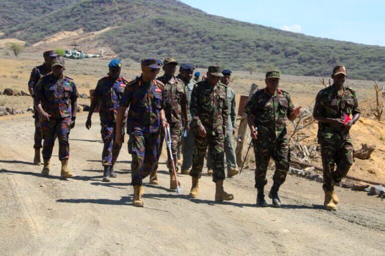 Muere el jefe de las Fuerzas Armadas de Kenia y 9 oficiales más en desplome de helicóptero