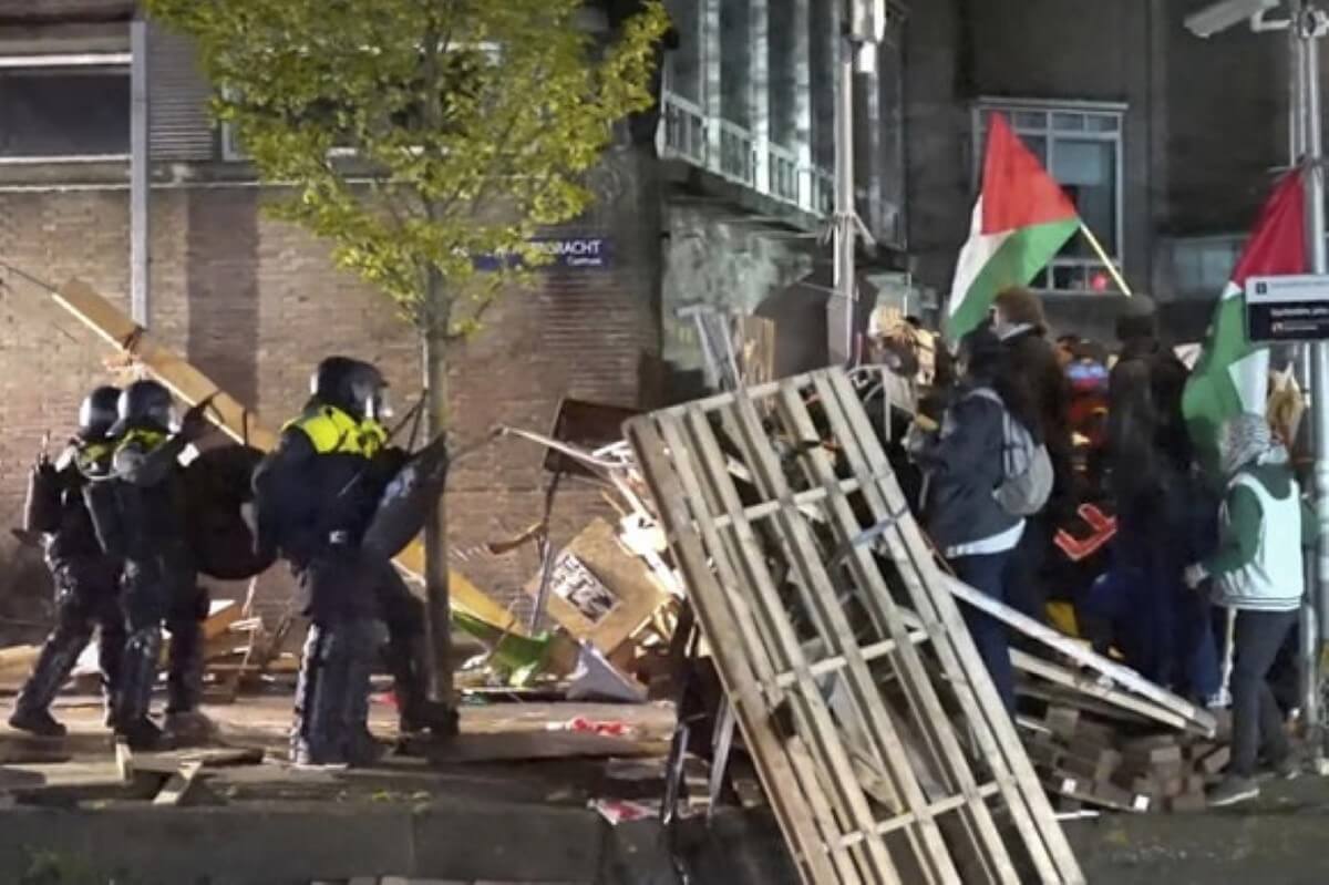 Protestas en solidaridad con Palestina llegan hasta Europa, en la Universidad de Ámsterdam, Holanda