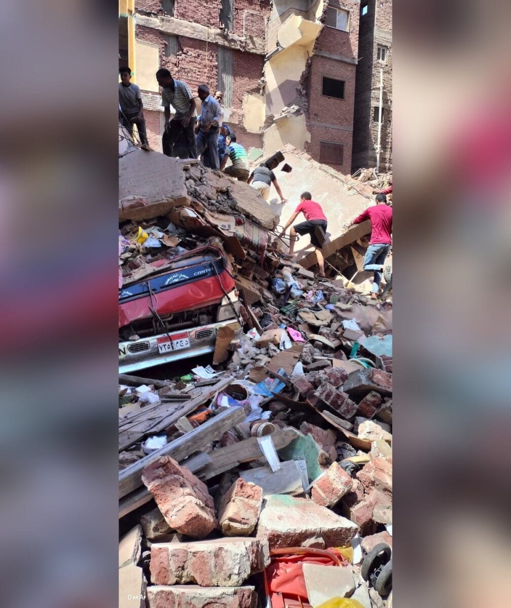 Mueren catorce personas por el derrumbe de un edificio en el centro de Egipto